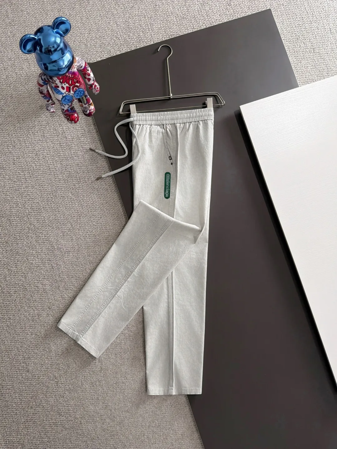 The next day shipped P195 Balenciaga 2026 summer New Arrival elastic casual pants, counter custom fabric Breathable high comfort, impeccable details, brand elements design concept, reflecting high quality. The hand feels delicate and soft! Casual cuts and awesome upper body! Sizes: S-3XL